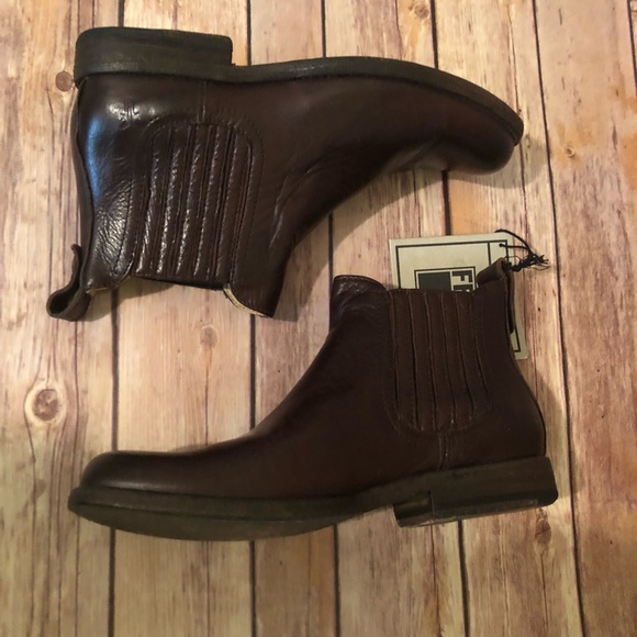 Frye Shoes - Frye Phillip Chelsea Boots size 6.5